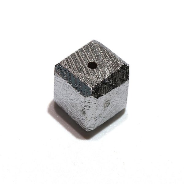 画像2: バラ石 ギベオン<ナミビア産> シルバー キューブ 約8mm 穴あき 一粒売り 宇宙のパワー 隕石 パワーストーン 天然石 品番:16605 (2)