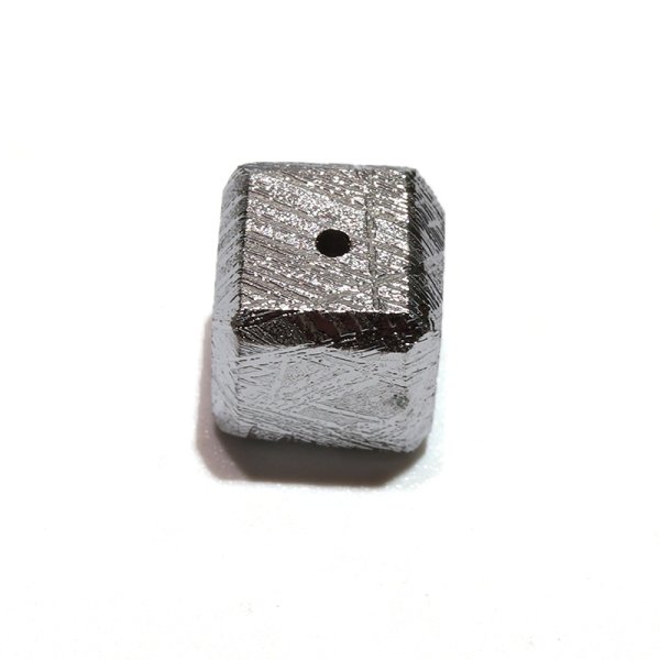 画像3: バラ石 ギベオン<ナミビア産> シルバー キューブ 約8mm 穴あき 一粒売り 宇宙のパワー 隕石 パワーストーン 天然石 品番:16605 (3)