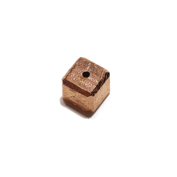 画像4: バラ石 ギベオン<ナミビア産> ピンクゴールド 正方形 約6mm 穴あき 一粒売り 宇宙のパワー 隕石 パワーストーン 天然石 品番:16615 (4)