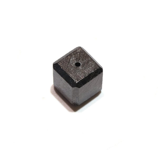 画像4: バラ石 ギベオン<ナミビア産> ブラック 正方形 約10mm 穴あき 一粒売り 宇宙のパワー 隕石 パワーストーン 天然石 品番:16623 (4)