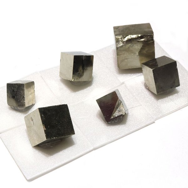 画像3: 原石 パイライトキューブ スペイン産 約1.2〜2.6cm 種類お任せ ランダム発送 記憶力 強い保護力 危機回避 パワーストーン 天然石 品番:16651 (3)