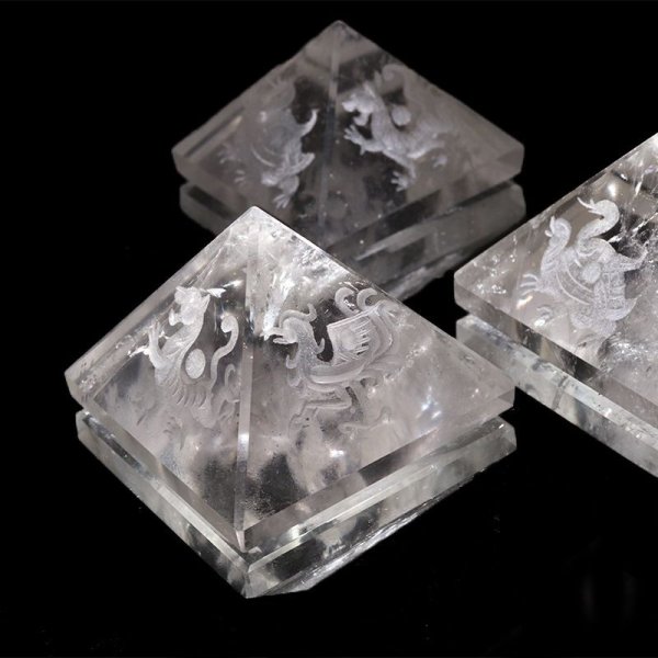 画像2: 置物 水晶(素彫り)四神 ピラミッド 浄化 クォーツ パワーストーン 天然石 品番:17010 (2)