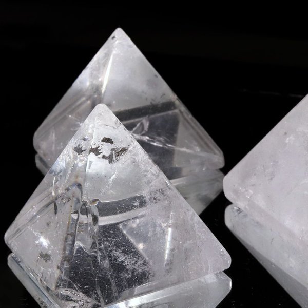 画像2: 置物 水晶 ピラミッド 浄化 クォーツ パワーストーン 天然石 品番:17009 (2)