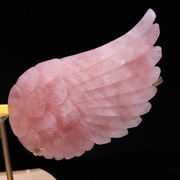 画像2: 【20%OFF価格】置物 ローズクォーツ 天使の羽 マダガスカル産 台付き 修繕済み 守護 愛 癒し 恋愛 美しさ パワーストーン 品番:17097 (2)