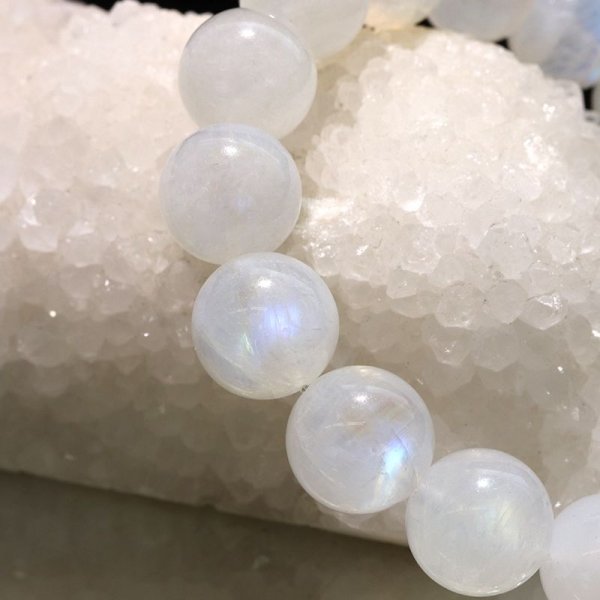画像4: ブレス　ムーンストーン（ホワイトラブラドライト）＜インド産＞　丸　約11.5mm　平和　穏やかさ　癒し　恋愛　パワーストーン　天然石　品番：17118 (4)