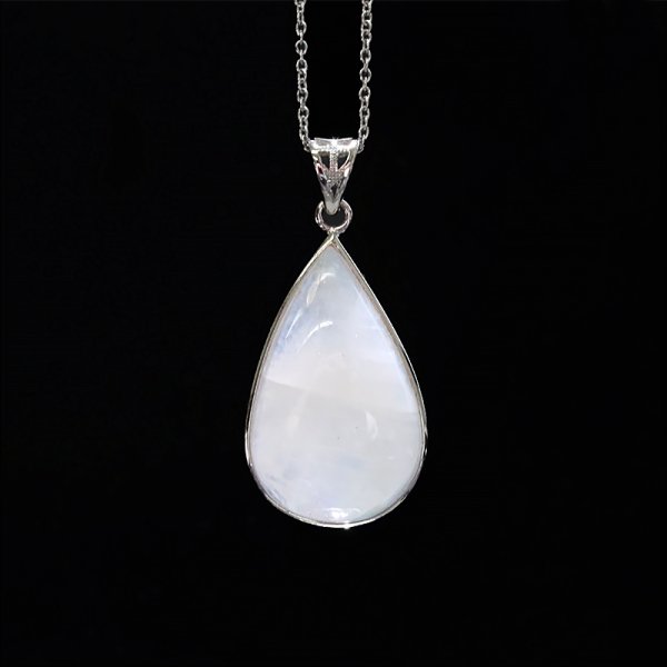 画像3: 【自社製アクセサリー10点以上でクーポン使用後30％OFF対象商品（クーポン番号：AC30）】ペンダントトップ　レインボームーンストーン　ドロップカット　スリランカ産　silver925　シルバー　ケース付き　日本製　人間の情緒　社交性　喜び　パワーストーン　天然石　品番：17139 (3)