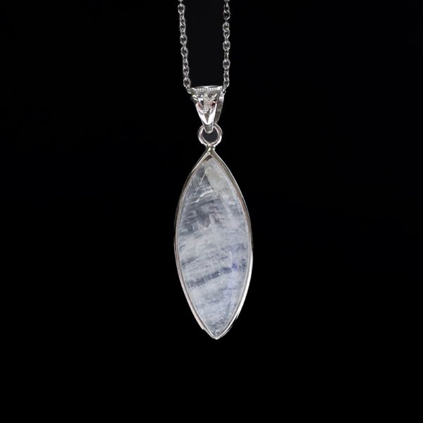 画像3: 【自社製アクセサリー10点以上でクーポン使用後30％OFF対象商品（クーポン番号：AC30）】ペンダントトップ　ロイヤルブルームーンストーン　マーキスカット　スリランカ産　silver925　シルバー　ケース付き　日本製　人間の情緒　社交性　喜び　パワーストーン　天然石　品番：17213 (3)