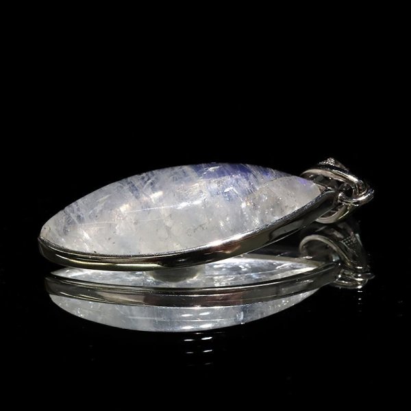 画像2: 【自社製アクセサリー10点以上でクーポン使用後30％OFF対象商品（クーポン番号：AC30）】ペンダントトップ　ロイヤルブルームーンストーン　マーキスカット　スリランカ産　silver925　シルバー　ケース付き　日本製　人間の情緒　社交性　喜び　パワーストーン　天然石　品番：17213 (2)