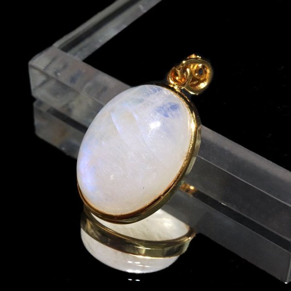 画像2: 【自社製アクセサリー10点以上でクーポン使用後30％OFF対象商品（クーポン番号：AC30）】ペンダントトップ　ロイヤルブルームーンストーン　オーバルカット　スリランカ産　silver925　ゴールド　ケース付き　日本製　人間の情緒　社交性　喜び　パワーストーン　天然石　品番：17214 (2)