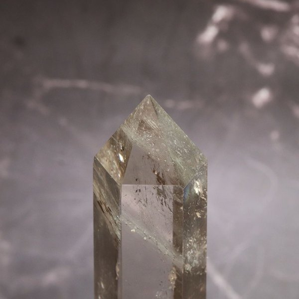 画像2: 置物 水晶 六角柱 ブラジル産 台付き 浄化 クォーツ パワーストーン 天然石  品番:17450 (2)