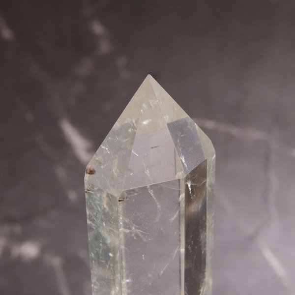 画像2: 置物 水晶 六角柱 ブラジル産 台付き 浄化 クォーツ パワーストーン 天然石  品番:17449 (2)