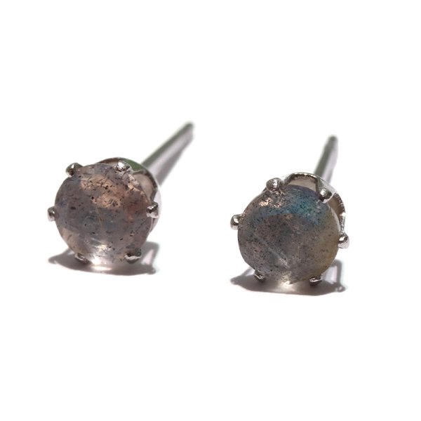 画像2: ピアス ラブラドライト 約4mm 突き刺し型 ステンレス シルバー 日本製  運気上昇 幸運 縁起 自由 夢 ヒーリング 天然石 品番:17606 (2)