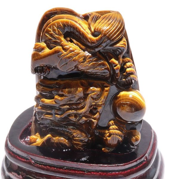 画像2: 【一点物】置物 タイガーアイ 龍 アフリカ産 台付き 風水 家庭円満 出世 商運 財運 金運 仕事運 お守り パワーストーン 天然石 品番:17837 (2)