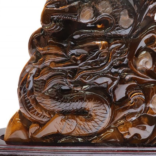 画像2: 【一点物】置物 タイガーアイ 龍 アフリカ産 台付き 風水 家庭円満 出世 商運 財運 金運 仕事運 お守り パワーストーン 天然石 品番:17865 (2)