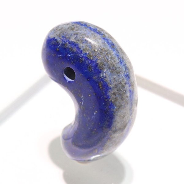画像2: 勾玉　ラピスラズリ　約27mm　アフガニスタン産　邪気を払う　判断力　直感力を高める　パワーストーン　天然石　※ポイント対象外　品番：18241 (2)