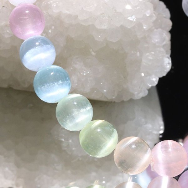 画像4: ブレス　セレナイトMIX＜モロッコ産＞　丸　約8mm　精霊　月の女神　エネルギー　浄化　癒し　パワーストーン　天然石　品番：18282 (4)