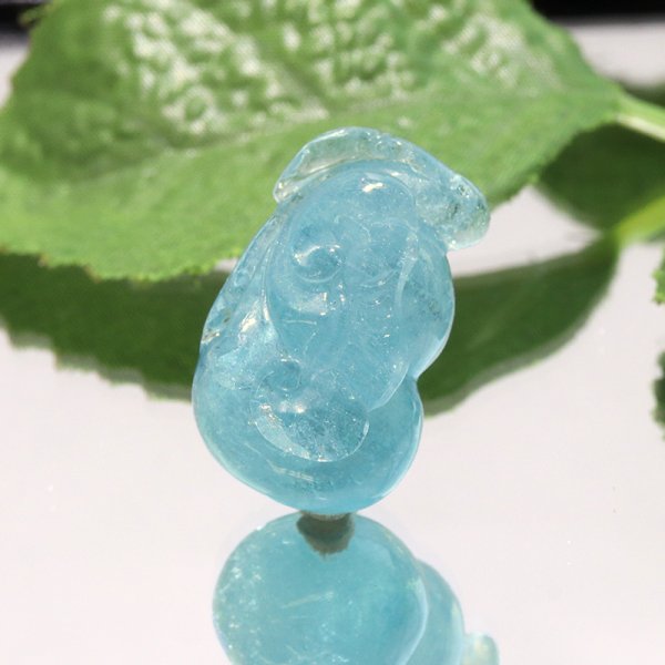 画像2: 彫り物 アクアマリン 瓢箪 ブラジル産 ひょうたん 生命 幸福 富 パワーストーン 天然石 品番:18422 (2)