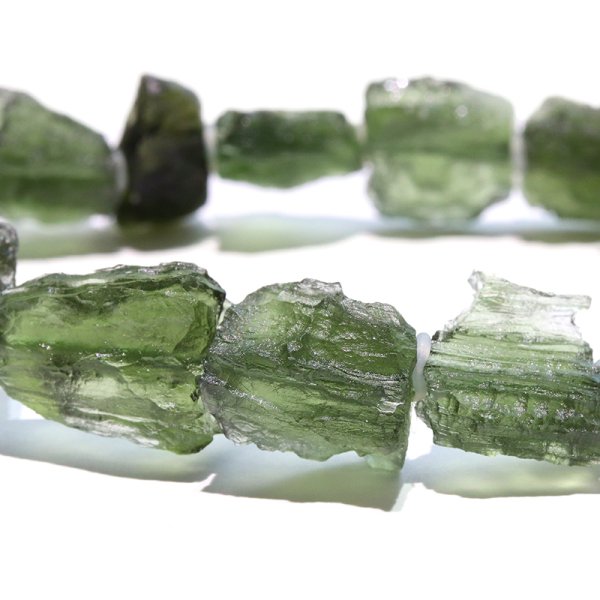 画像2: ブレス　モルダバイト＜チェコ産＞　原石　約5.1〜18.0ｍｍ　証明書付き　品番：18749 (2)