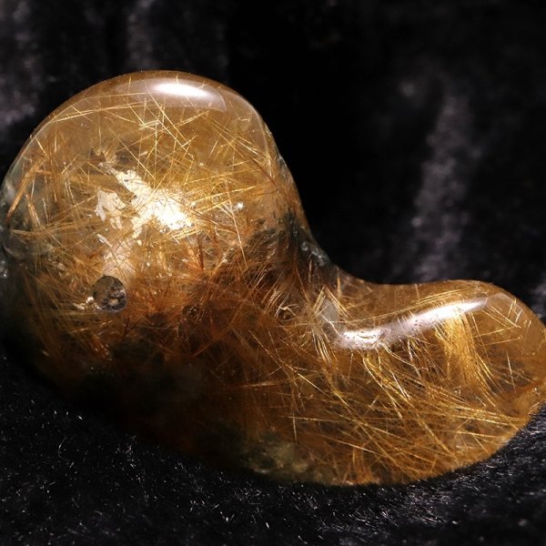 画像4: 勾玉　ルチル入りマニハール水晶　インド　マニハール地方産　約22〜25×33〜35mm　桐箱入り　ヒマラヤ水晶　品番：19079 (4)