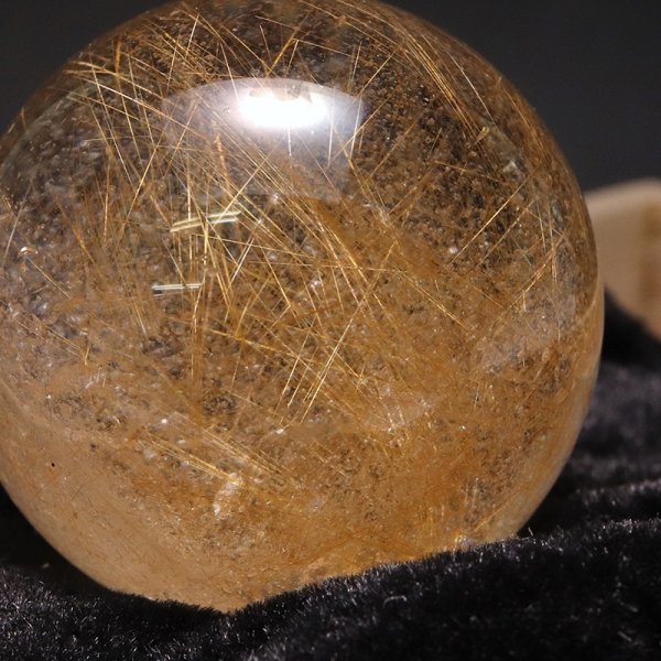 画像2: 【一点物】丸玉 ルチル入りマニハール水晶 インド マニハール地方産 約36mm 桐箱入り ヒマラヤ水晶 品番:19086 (2)