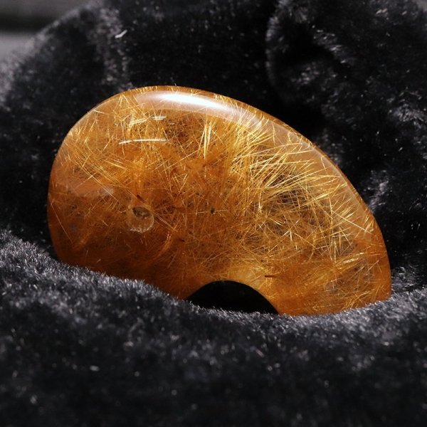 画像4: 勾玉　ルチル入りマニハール水晶　インド　マニハール地方産　約22〜24×33〜35mm　桐箱入り　ヒマラヤ水晶　品番：19080 (4)