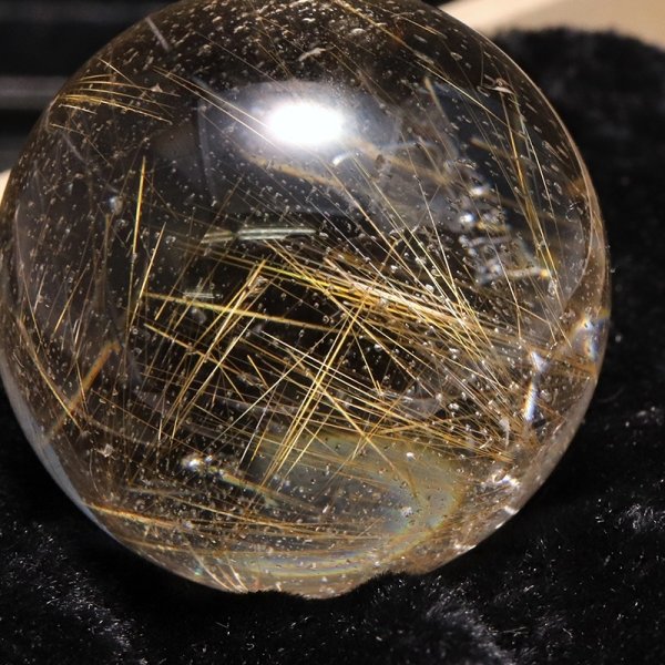 画像2: 【一点物】丸玉 ルチル入りマニハール水晶 インド マニハール地方産 約33mm 桐箱入り ヒマラヤ水晶 品番:19090 (2)