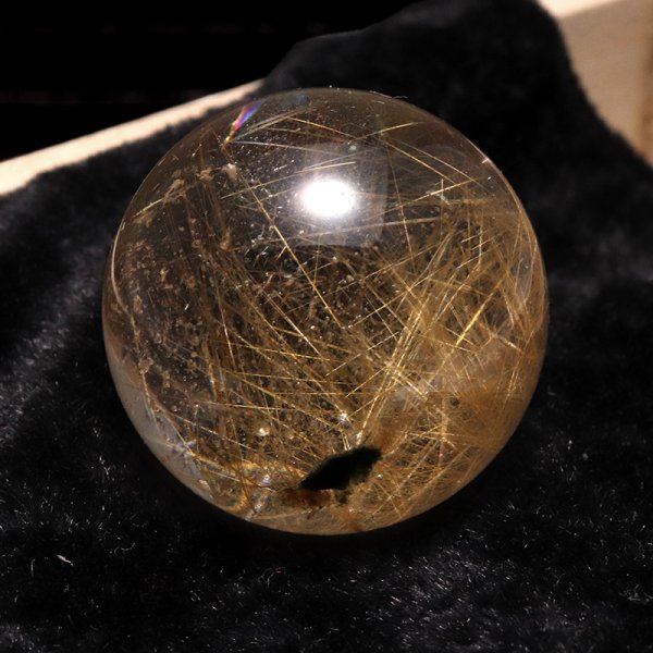 画像2: 【一点物】丸玉　ルチル入りマニハール水晶　インド　マニハール地方産　約26mm　桐箱入り　ヒマラヤ水晶　品番：19102 (2)