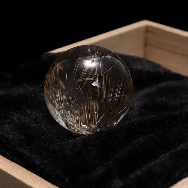 画像3: 【一点物】丸玉 ルチル入りマニハール水晶 インド マニハール地方産 約22mm 桐箱入り ヒマラヤ水晶 品番:19108 (3)