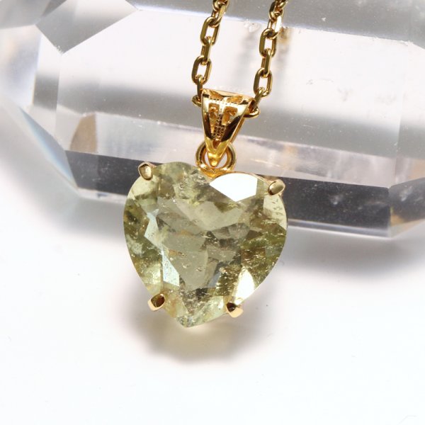 画像1: ペンダントトップ　リビアングラス　ハートカット　約14×14mm　エジプト産　silver925　K18メッキ　品番：19116 (1)