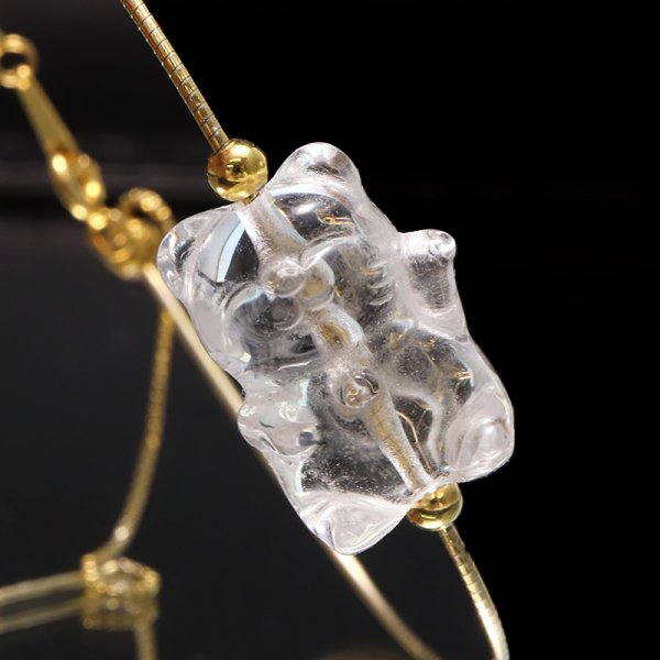 画像3: 天然石パーツ 招き猫 水晶 縦穴 約1.3cm×約1.7cm 品番:19250 (3)