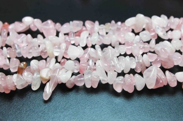 画像4: 【80cm連】連  変形 さざれ チップ ローズクォーツ 不定形 小粒  品番: 11761 (4)