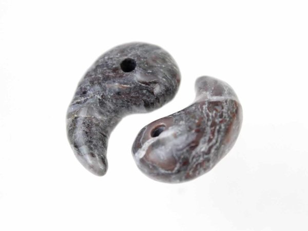 画像2: 【日本銘石】勾玉 アークナイト 約30mm*19mm 品番: 10056 (2)