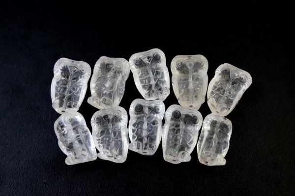画像2: 彫物 ふくろう 水晶 (穴あり)  品番: 7610 (2)
