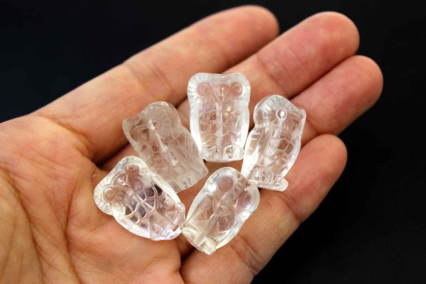 画像4: 彫物 ふくろう 水晶 (穴あり)  品番: 7610 (4)