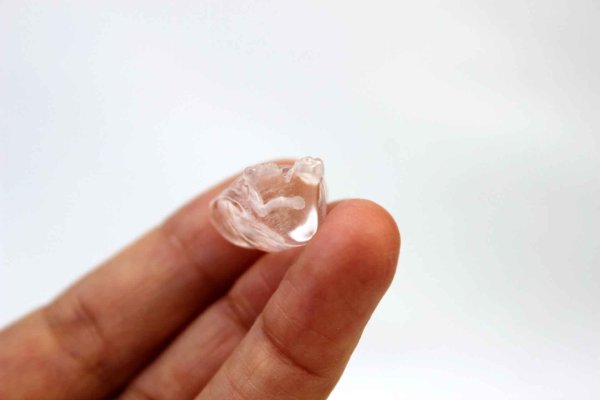 画像3: 彫物 ふくろう 水晶 (穴あり)  品番: 7610 (3)