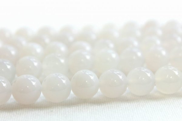 画像2: 連 ホワイトカルセドニー  丸 12mm    品番: 4488 (2)