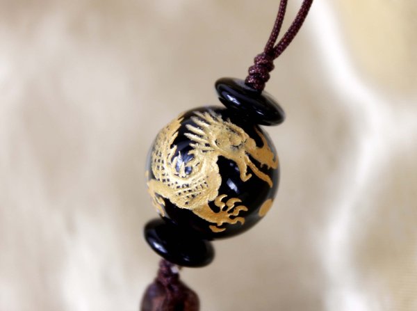 画像3: 茶 革ひもストラップ 四神 青龍 オニキス(金) 18mm    品番: 9727 (3)